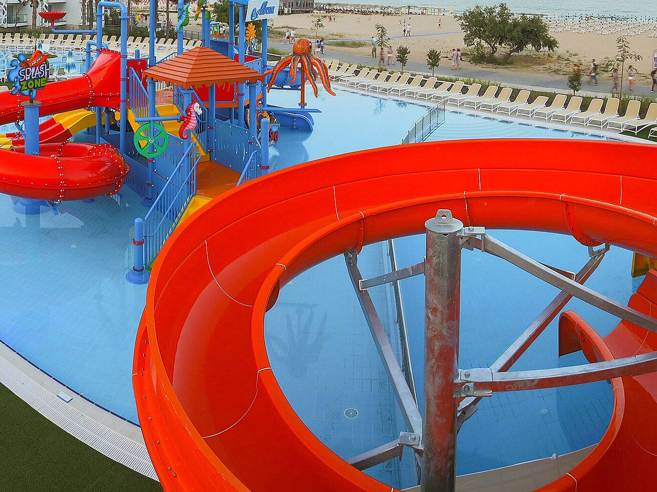 Pool mit Rutschen Pool mit Rutschen | Maritim Hotel Paradise Blue Albena